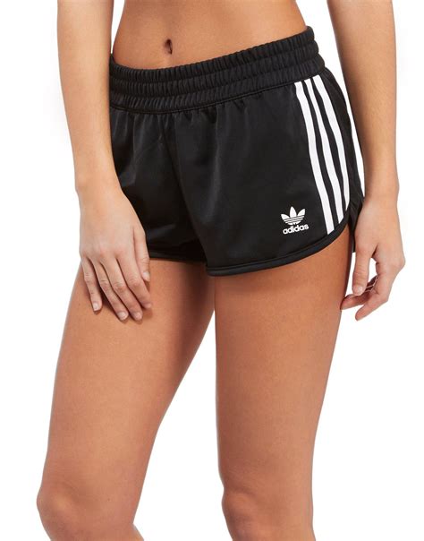 shorts adidas damen|Adidas 3 striped shorts.